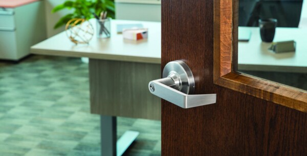 00216 com l 18x12 300