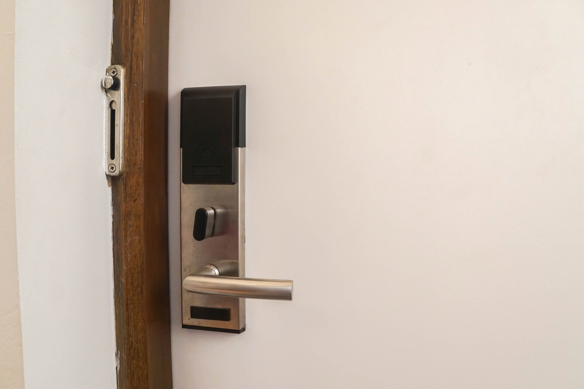 Smart bedroom key lock in hotel for key card
